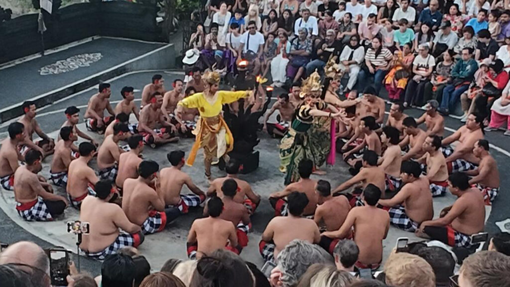 ラーマ王子とシータ姫のところに現れる金色の鹿