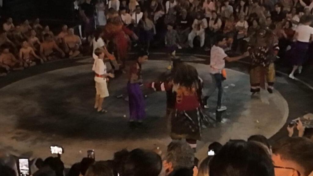 観客との踊り