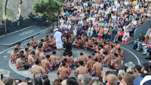 ウルワツ寺院でのケチャダンス