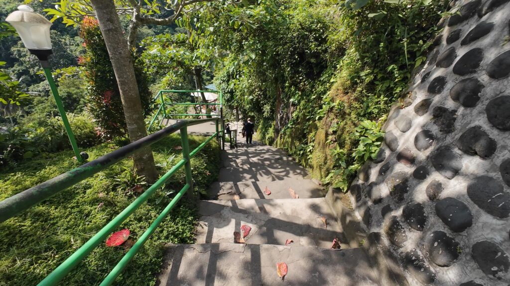 下り階段