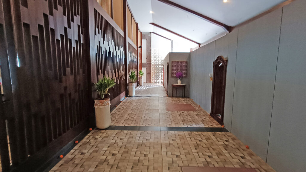 スパ廊下