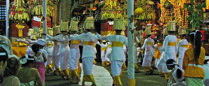 寺院の奉納舞踊