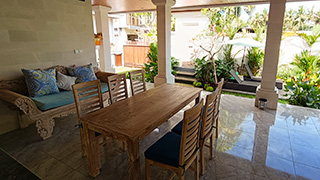 ダイニングテーブル