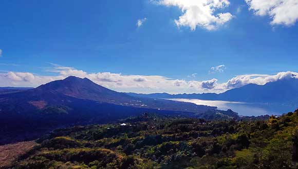 キンタマーニ高原全景