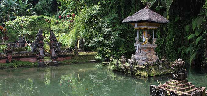 グヌンカウイスバトゥ寺院