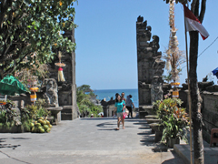寺院入り口の門