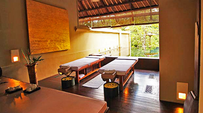 ザロイヤルスパ